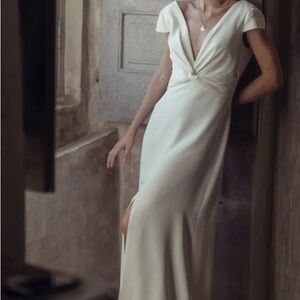 Elegant Ivory Wedding Gown